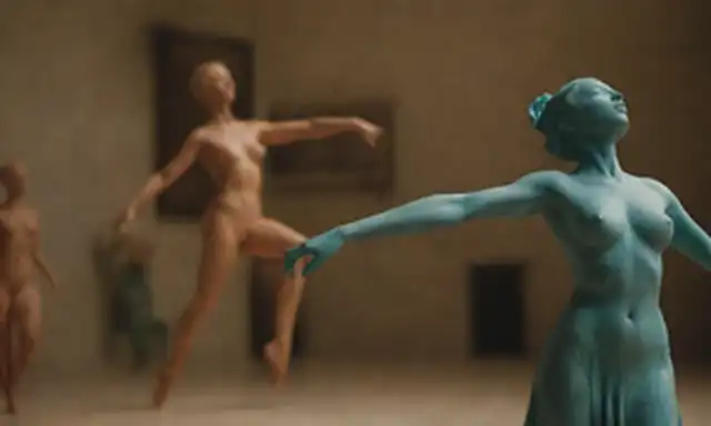 Un collage de pinceladas, notas musicales, poses de danza, figuras esculpidas, modelos arquitectónicos, citas literarias y marcos cinematográficos, mezclando colores, texturas y formas para representar la convergencia armónica de las artes visuales