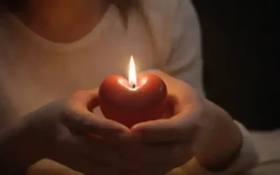 Latidos de corazón pulsando en la oscuridad