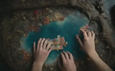 Agua fluyendo a través de tubos