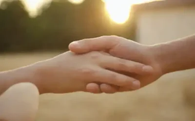 Una cálida luz dorada