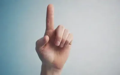 Una mano estilizada con el dedo índice extendido apuntando hacia arriba