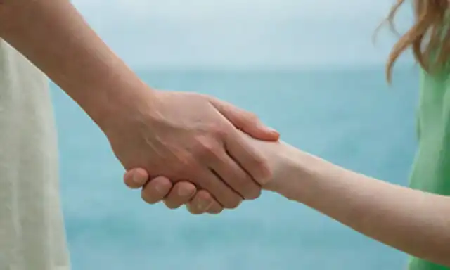 2 individuos que se enfrentan