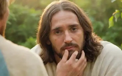 Un sereno Jesucristo abrazando a una persona dolorosa