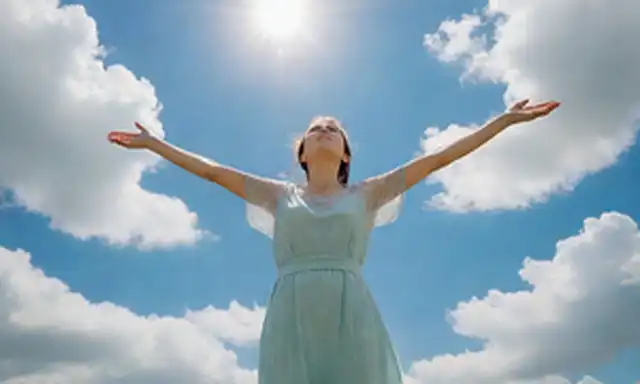 Una persona en el aire medio, sembrando hacia arriba con brazos extendidos, rodeado de nubes de libertad agitadas, iluminadas por un sol radiante, con una postura fuerte y poderosa que transmite confianza, libertad y autoafirmación, puesta en contra de un cielo azul brillante con nubes brillantes, simbolizando potencial ilimitado