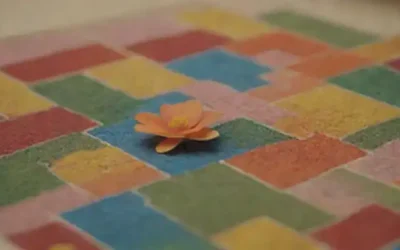 Una persona que crece de una semilla a una flor floreciente