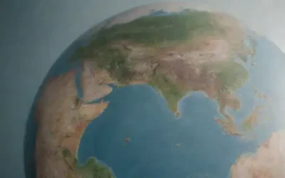 Un globo mundial con diversos paisajes