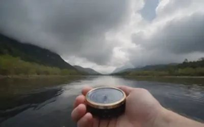Una persona rodeada de nubes giratorias